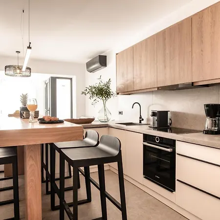 Savvas & Maria Palace * لاغاناس