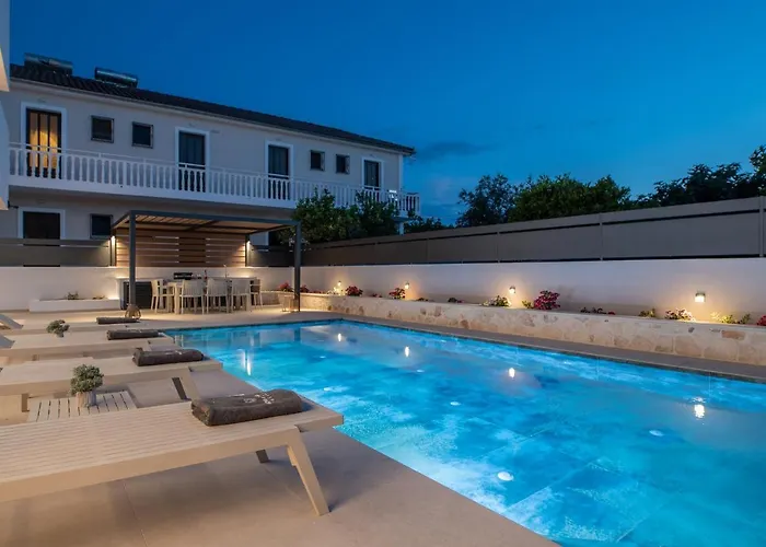 Villa Savvas&maria Palace *