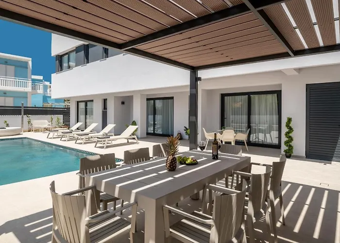 Savvas&maria Palace Villa Laganas
