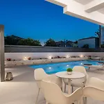 Savvas & Maria Palace Vila *