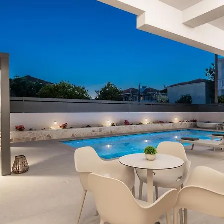 Savvas & Maria Palace Villa *