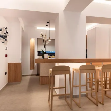 Villa Savvas & Maria Palace *