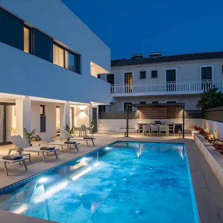 Savvas & Maria Palace Villa *