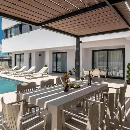 Savvas & Maria Palace Villa Laganas