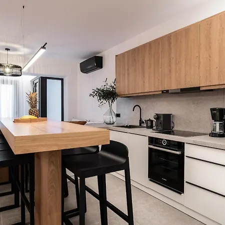 Savvas & Maria Palace *