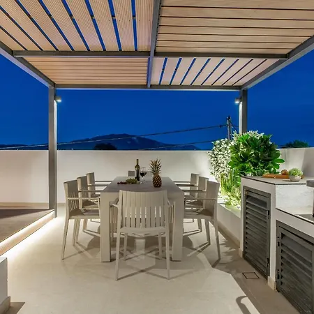 Savvas & Maria Palace Villa *