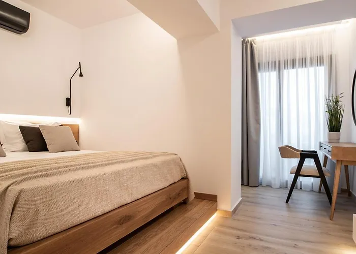 Villa Savvas & Maria Palace *