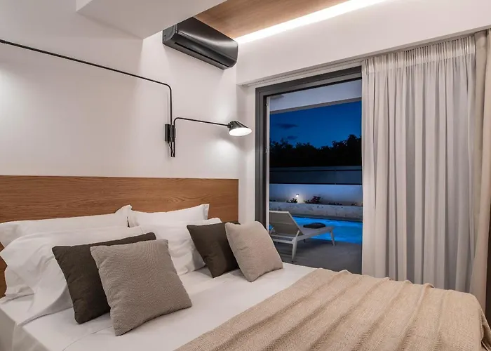 Savvas & Maria Palace Villa *