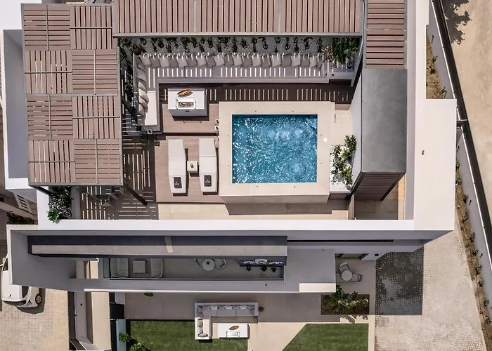 Villa Savvas & Maria Palace *