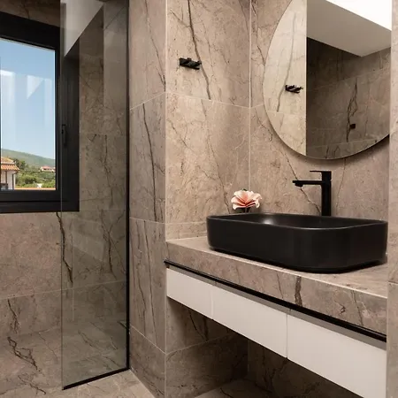 Villa Savvas & Maria Palace