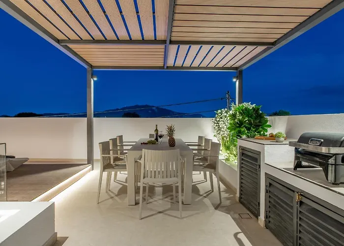 Savvas & Maria Palace Villa *